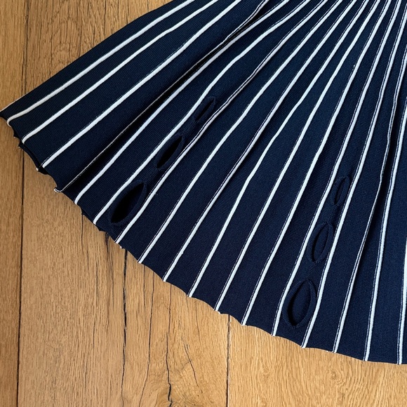 Elegant Opening Ceremony Pleated Skirt - Picture 2 of 6